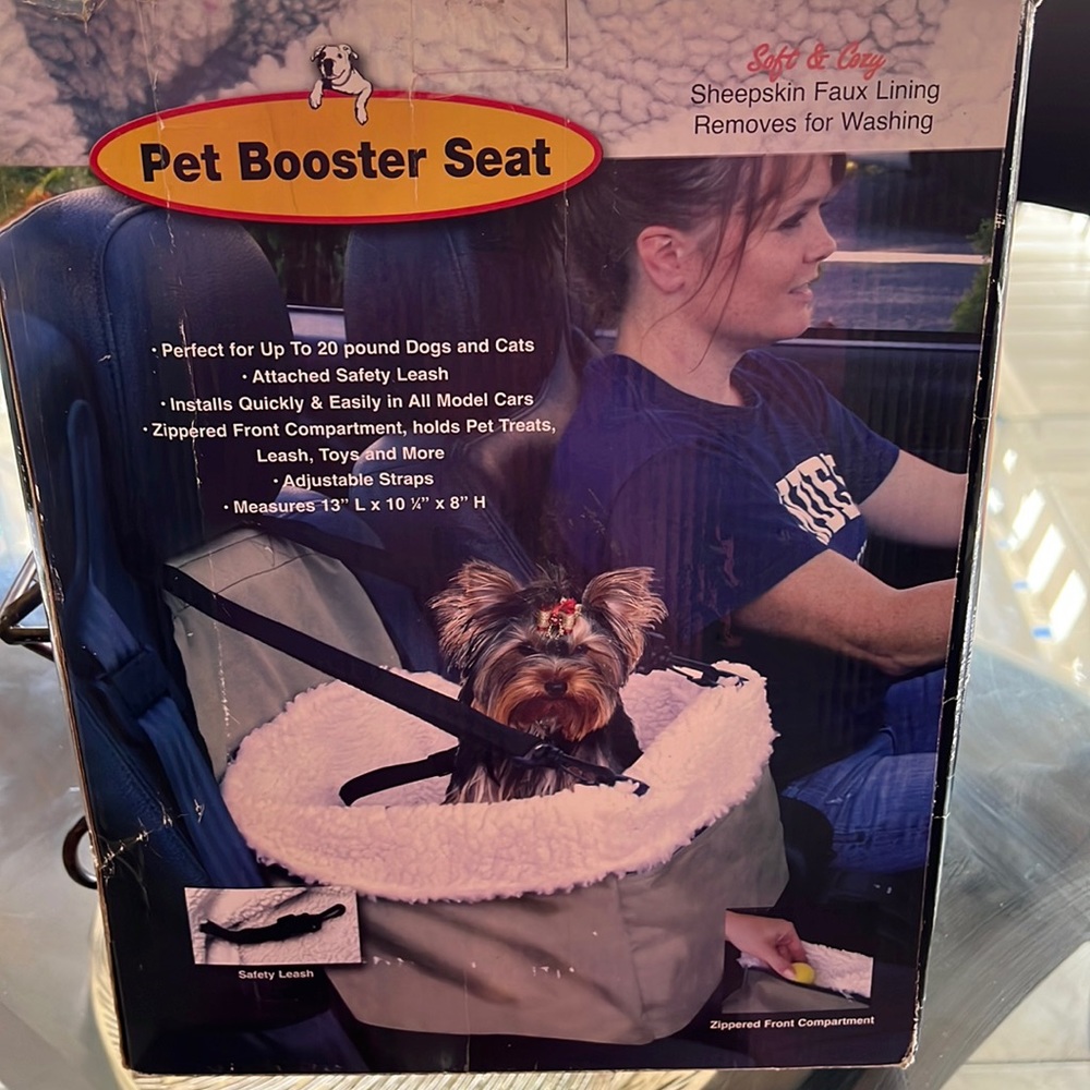 New. Pet booster seat